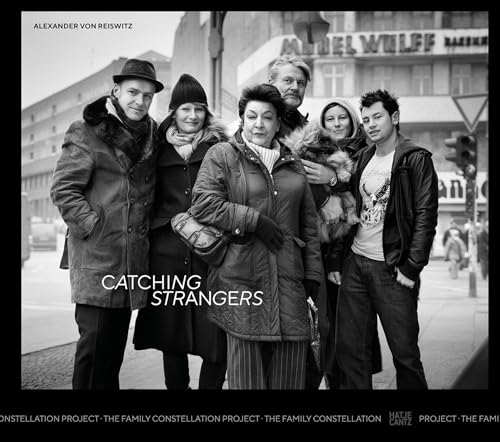Alexander von Reiswitz. Catching Strangers: The Family Constellation Project: Bilinguale Ausgabe (Deutsch/Englisch) Alexander von Reiswitz. Catching Strangers: The Family Constellation Project: Bilinguale Ausgabe (Deutsch/Englisch) von Hatje Cantz Verlag
