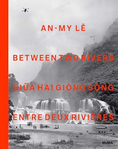 An-my Lê: Between Two Rivers von Museum of Modern Art