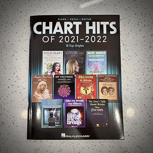 Chart Hits of 2021-2022: 18 Top Singles Arranged for Piano/Vocal/Guitar: 18 Top Singles: Piano/Vocal/guitar von Hal Leonard Publishing Corporation
