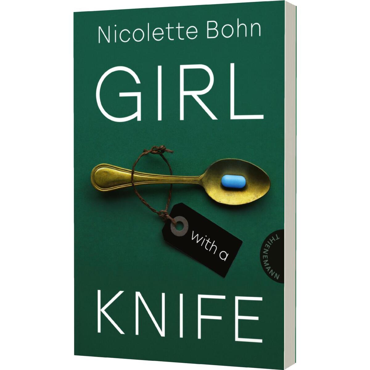 Girl with a knife von Thienemann