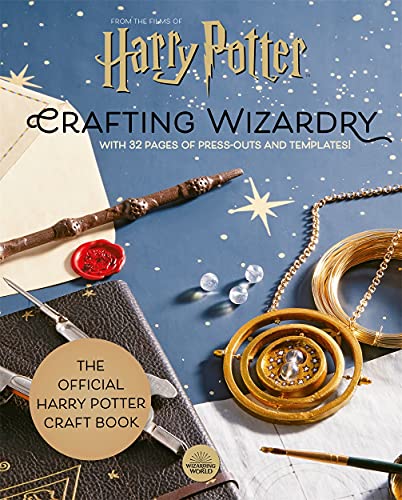 Harry Potter: Crafting Wizardry: The official Harry Potter Craft Book, with 32 pages of press-outs and templates! von Studio Press