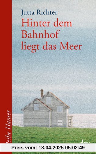 Hinter dem Bahnhof liegt das Meer