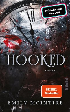 Hooked / Never After Bd.1 von Piper / between pages by Piper