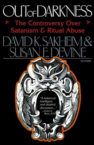 Out of Darkness: Exploring Satanism and Ritual Abuse: The Controversy over Satanism and Ritual Abuse von Jossey-Bass Inc.,U.S.