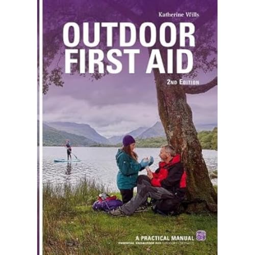 Outdoor First Aid von Pesda Press