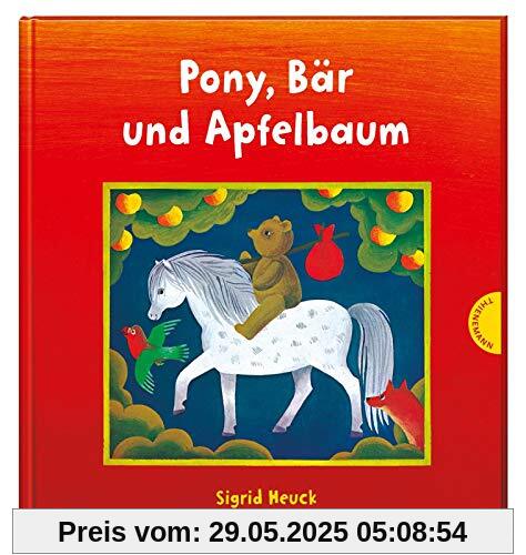 Pony, Bär und Apfelbaum